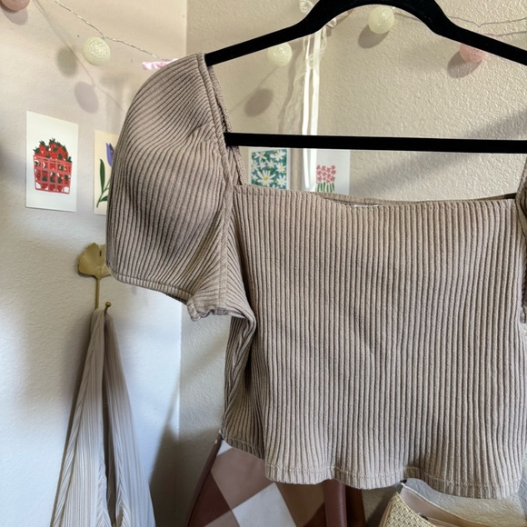 ୨୧ ･ﾟ✧ H&M Square Neckline Crop Top - Picture 2 of 5